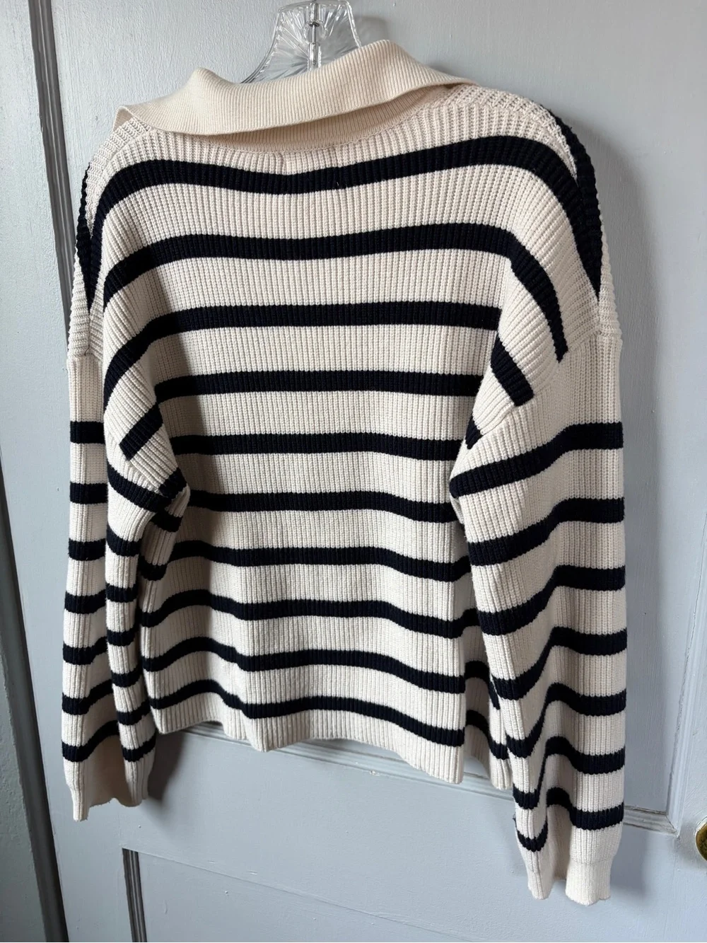 Elie Tahari Black & Cream Striped V-Neck Collared Sweater. 8-03